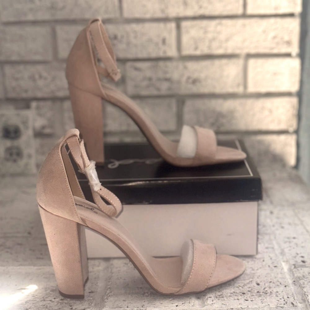 New Qupid Nude Suede Block Heel Size 10